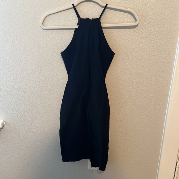 Black windsor body con asymmetrical dress - Picture 2 of 2